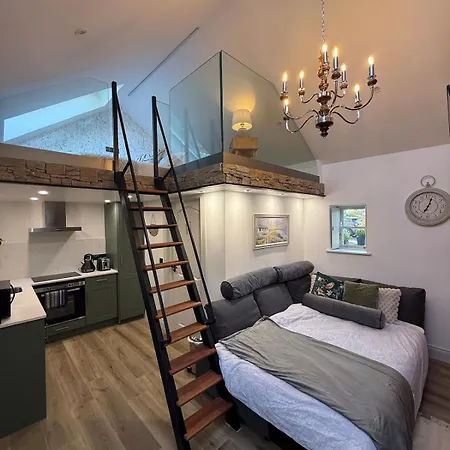 Holly Cozy Loft * Carrickslaney